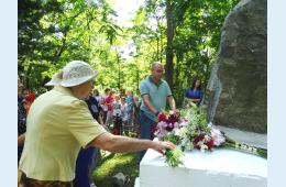 03.09.2021 Возложение цветов в Лозовом | Администрация муниципального округа город Партизанск Приморского края Официальный сайт